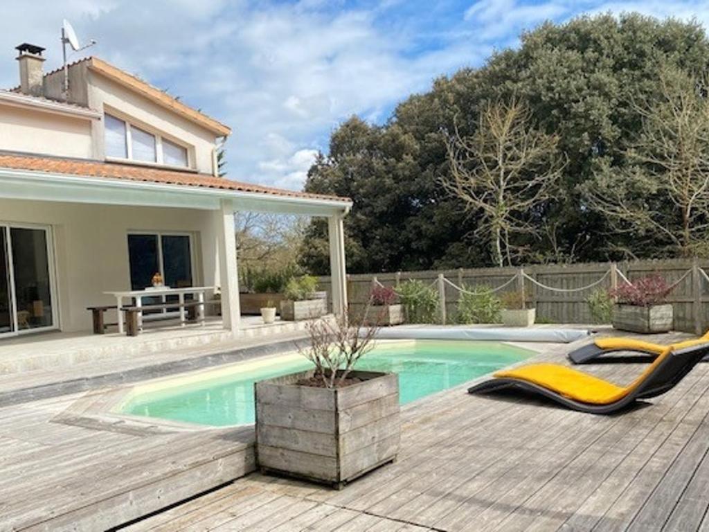 Maison familiale avec piscine, près des plages, 10 couchages, animaux admis - FR-1-231-262