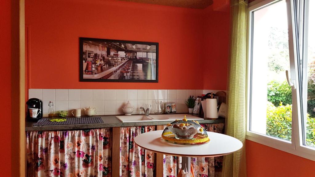 Chambre étudiant, stagiaire, mission, location 30 NUITS MINIMUM, accès cuisine et jardin
