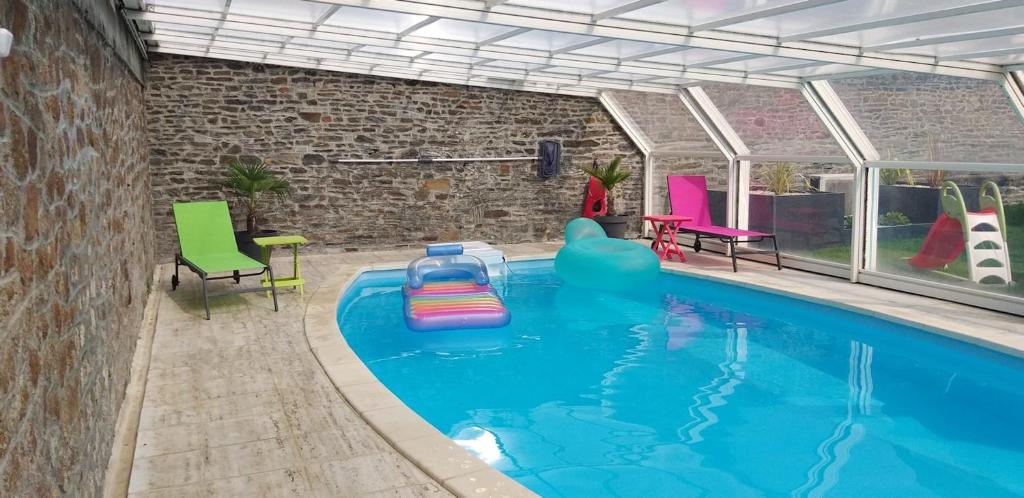Maison charmante a Pontorson avec piscine partagee