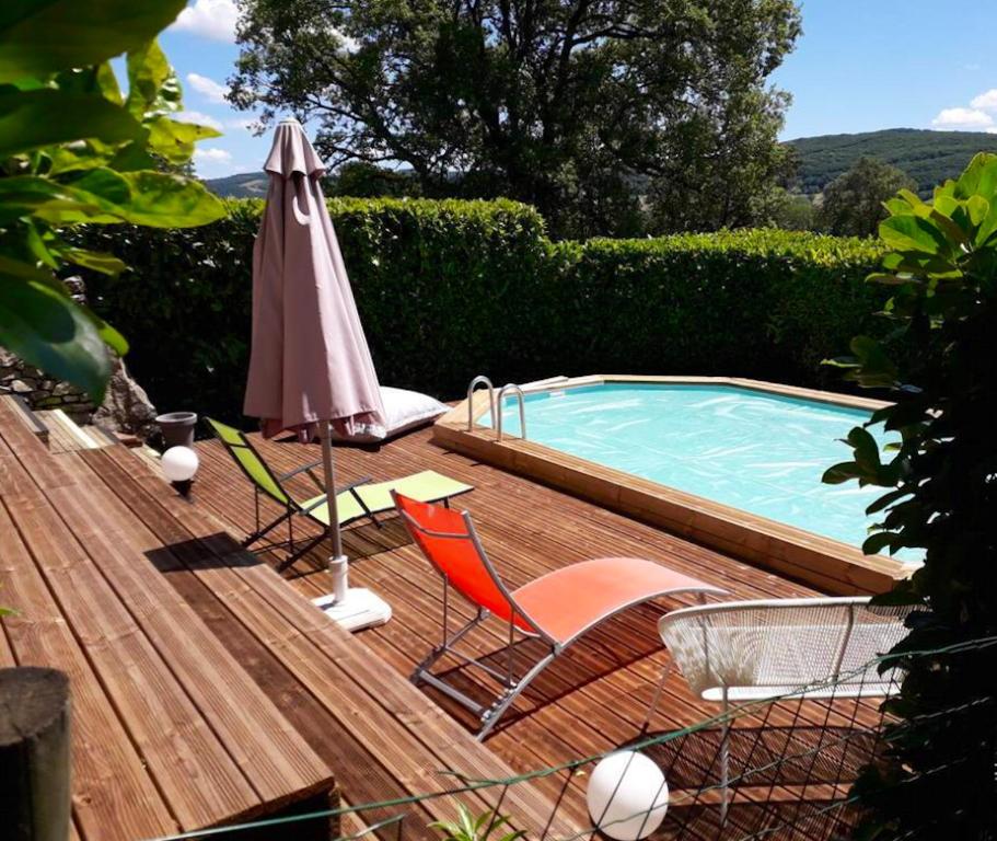 Maison de caractere a Pierrefiche avec piscine privee