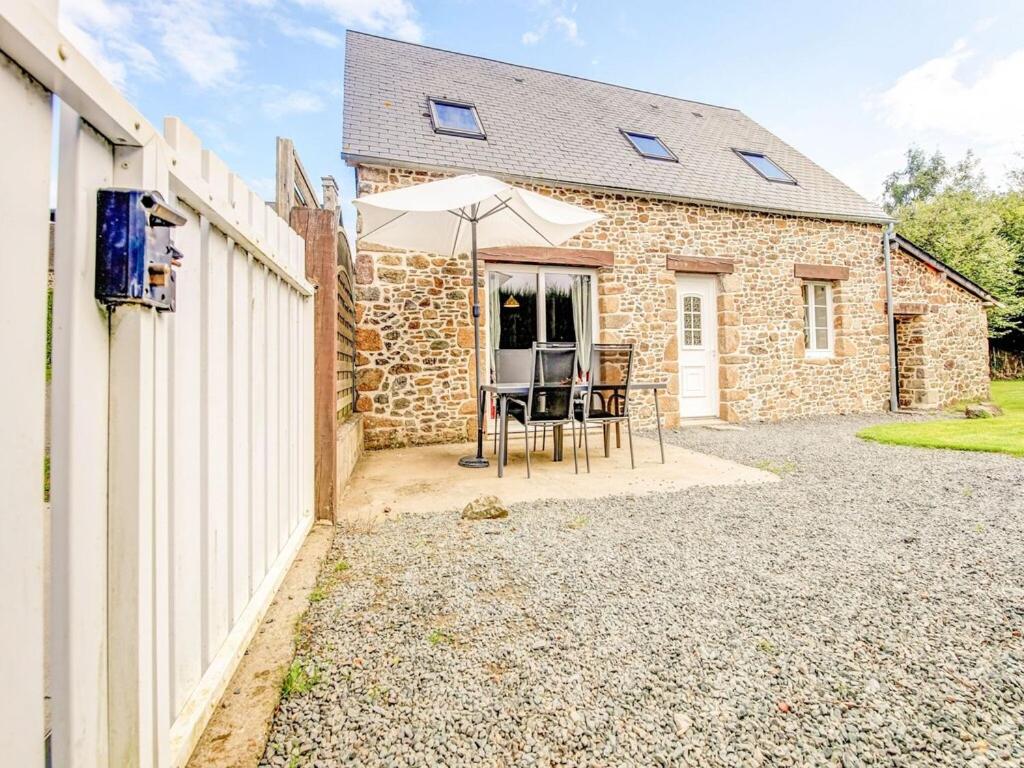 Holiday home with garden in Brainville