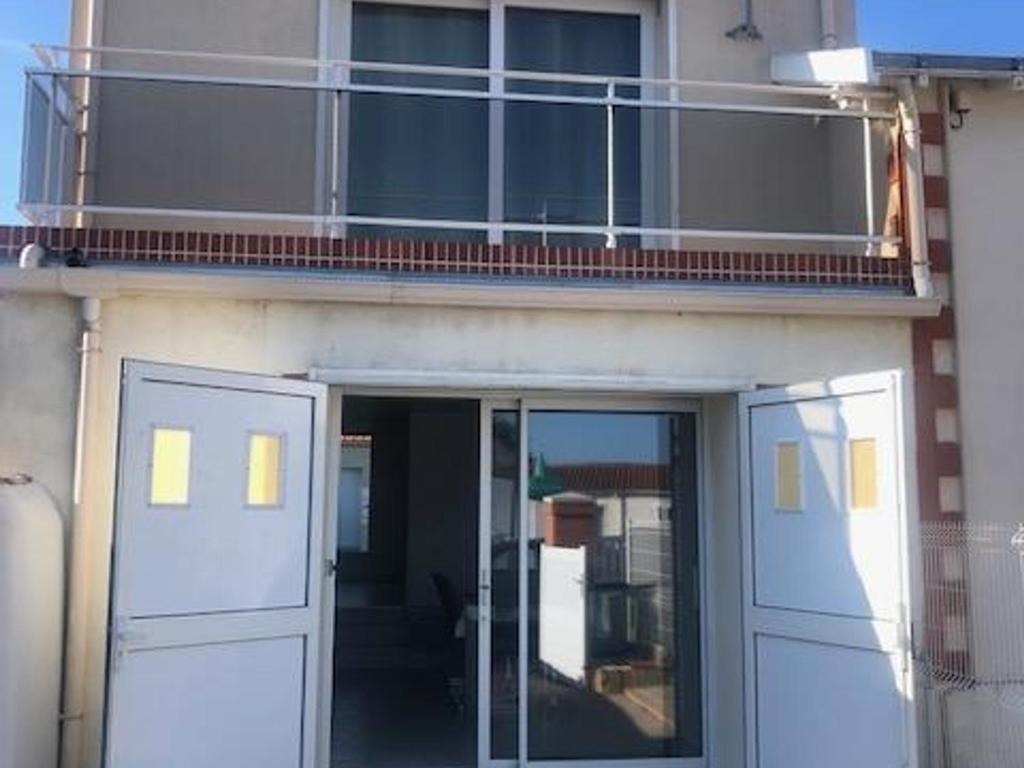 LOCATION DE VACANCES CLASSEE 1 ETOILE - 4 COUCHAGES - A 50 M DE LA PLAGE ET 800 M DU CENTRE - FR-1-612-7