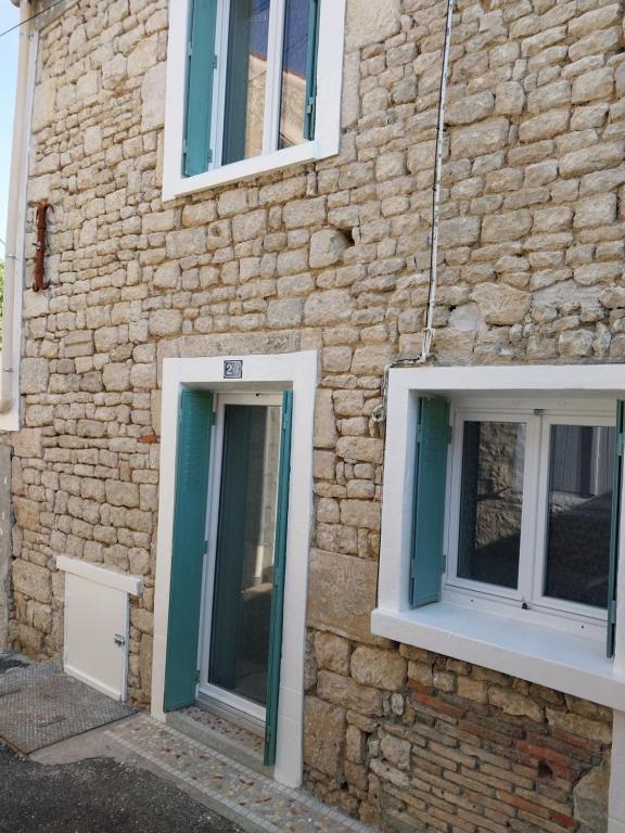 Maison meublée, 2 chambres, cour