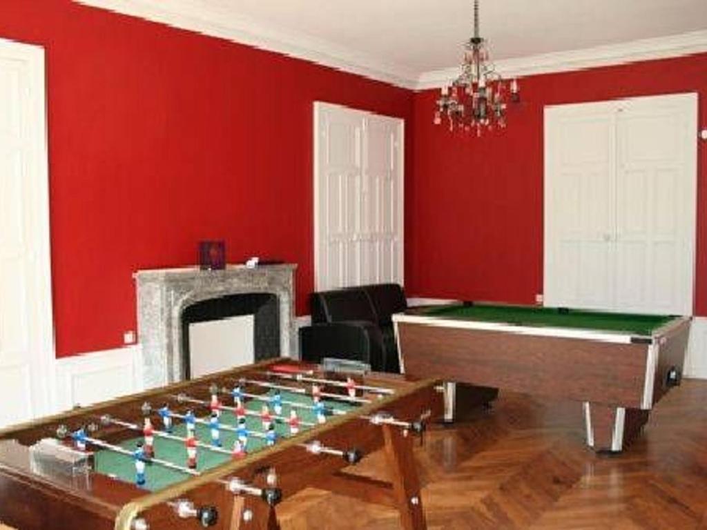 Demeure de 400m² avec parc clos, proche commerces, piscine, tennis, entre Angers et Le Mans - FR-1-410-262