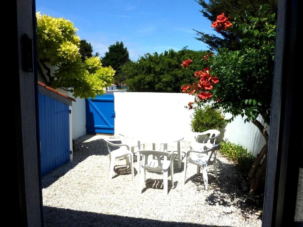 Maison avec Piscine Chauffée, Proche Plage et Commodités à Saint-Jean-de-Monts - FR-1-323-365