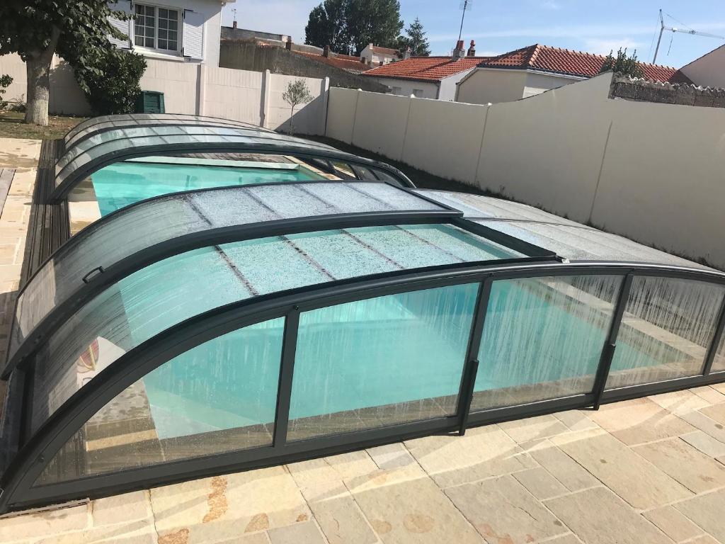 Maison Spacieuse avec Piscine Privée, Proche Centre et Plage, Saint Jean de Monts - FR-1-323-381