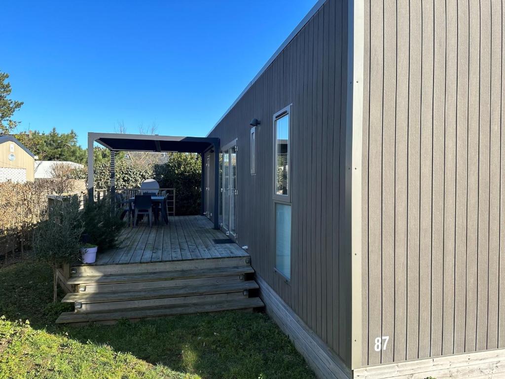 Mobil-Home Confort 6p, 3 Chambres, 2 SDB, Plage à 200m, Piscine Chauffée, Fitness, Wifi Gratuit - FR-1-361A-84