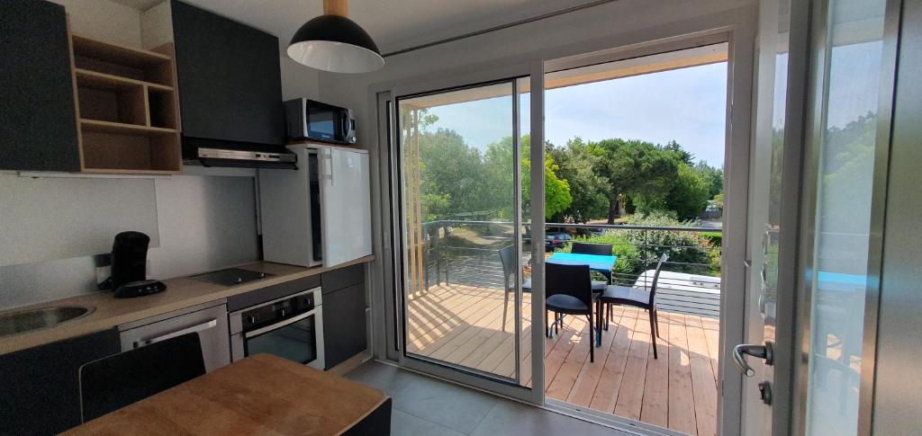 Résidence Salamandre - Maison Bois Cosy Calme avec parking pour 4 à 10 pers idéal couples et familles à 500m de la plage à Saint-Marc-sur-mer