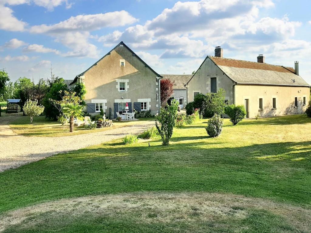 Studio confortable a Thilouze de 55 m² avec jardin privatif