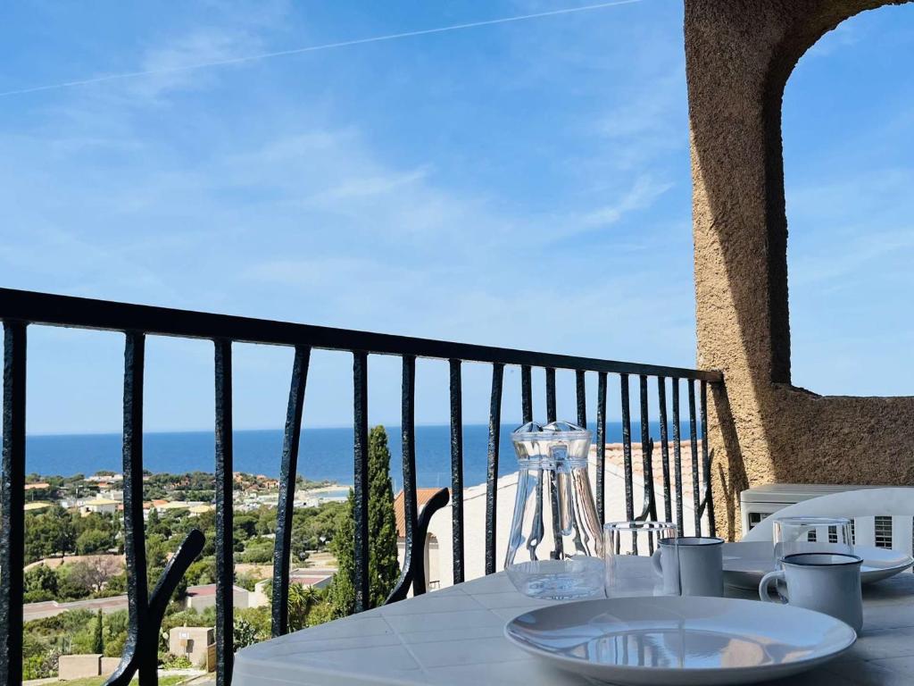 Charmant Studio Climatisé avec Terrasse et Parking à 1 km de la Plage, 4 Couchages - FR-1-63-314