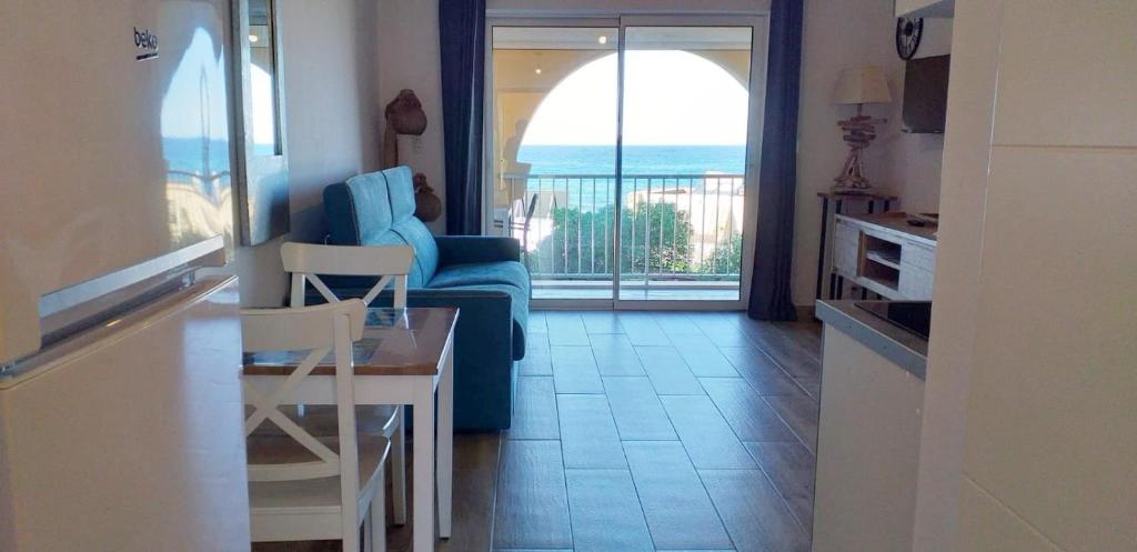 Studio standing classé avec terrasse vue mer " les pieds dans l'eau " à Algajola