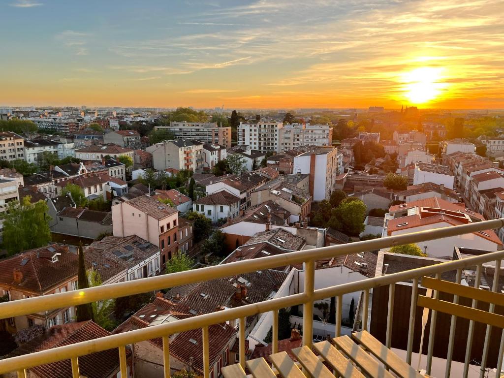 Sunset Duplex - Grand-Rond, Jardin des plantes, centre-ville, 2 BDRs 60m2, AC, free public car park 200m away, Netflix - T3 60m2 avec clim, parking public gratuit à 200m