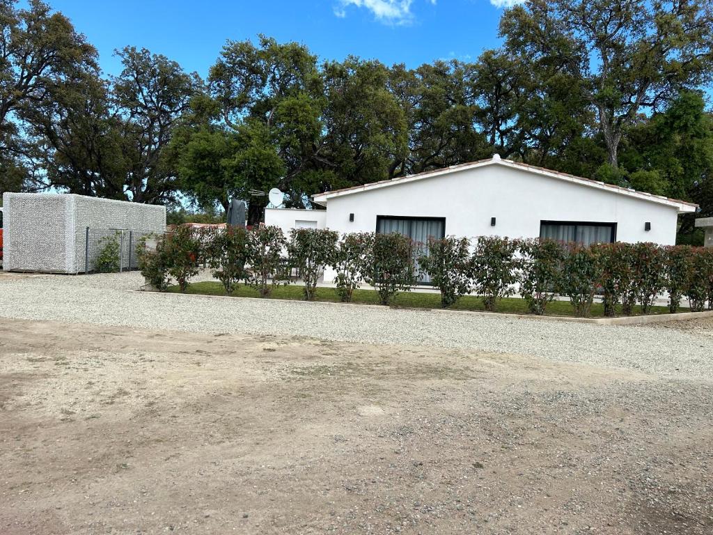 Villa Climatisée avec Terrasse et Parking
