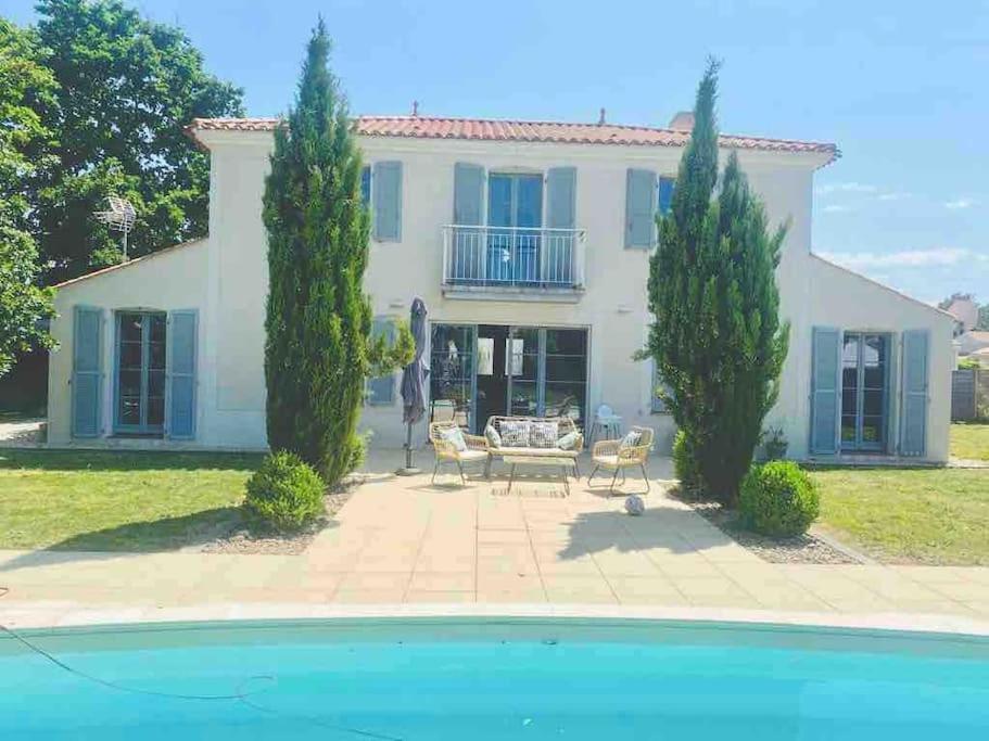 Villa Clisson 4 chambres avec piscine privée sur golf pays de saint gilles