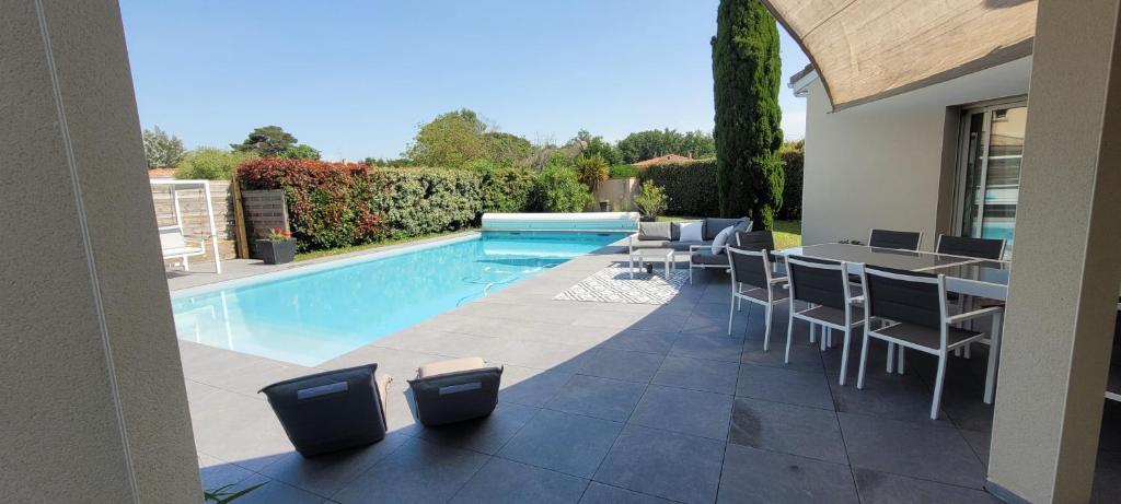 Villa de standing proche Airbus et Meet